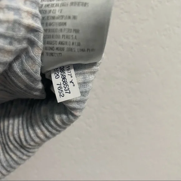 American Eagle Cropped Top Mini Flower Daisy Print Button Down Womens Small S - Picture 5 of 11